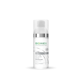 Uppljusande effekt för känsliga områden. Denna produkt är utformad för att balansera hudtonen med Arbutin och ge huden en antioxidantboost med vitamin C. Med koncentrerade ingredienser som Inonotus obliquus-extrakt hjälper den till att reducera synliga fläckar och ger huden en strålande lyster.